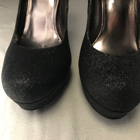 Steve Madden Closed Toe Platform Pumps - Picture 5 of 8